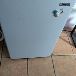 Mini fridge MAGIC CHEF