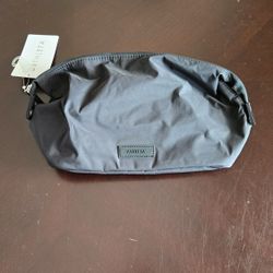 Athleta Medium Make Up Bag