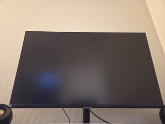 Samsung 32" UHD Monitor -
$199