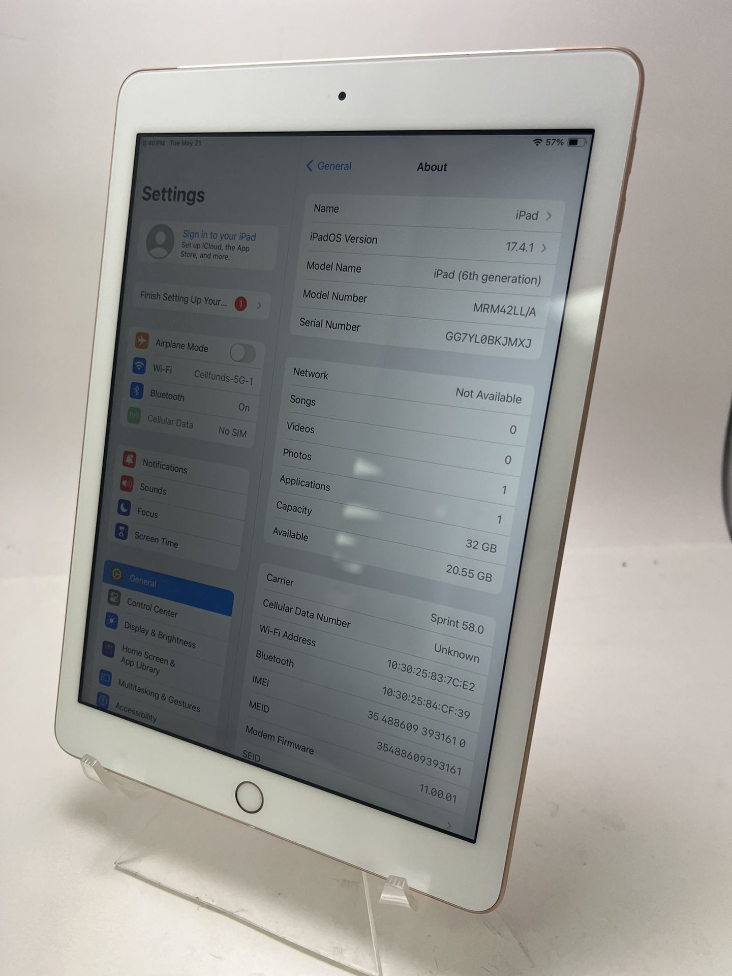 iPad 6th gen 32Gb Wi fi + cellular, with 30 day warranty