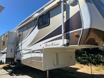 2009 FOUR SEASON 5TH WHEEL TRAILER 3-SLIDE OUTS 32-FOOT LONG