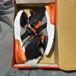 Nike air Force 270 Black Hyper Crimson Wolf Grey Sz10.5