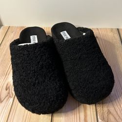 Steve Madden Slippers Size 6 New