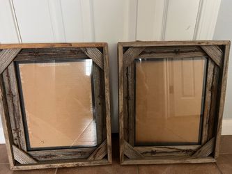 Rustic Barnwood Picture Frames with Barbed Wire – Set of 2