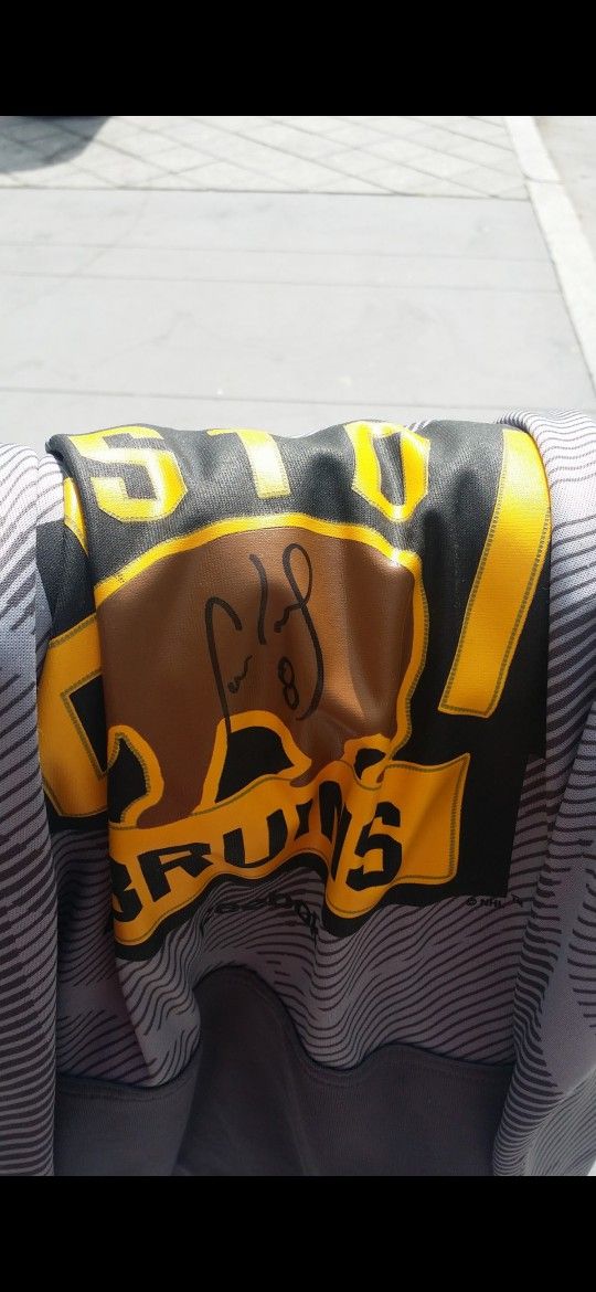 Cam Neely Signed Bruins Sweatshirt.