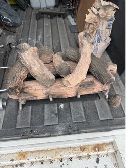 Gas log set with burner and grate