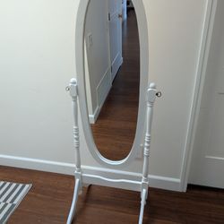 Roundhill Traditional Queen Anne Standing Mirror