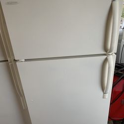 Frigidaire Refrigerator 