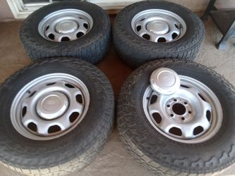 17"Rines y Llantas Ford F 150 Buenas Condiciones