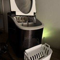 FRIGIDAIRE ICE MACHINE