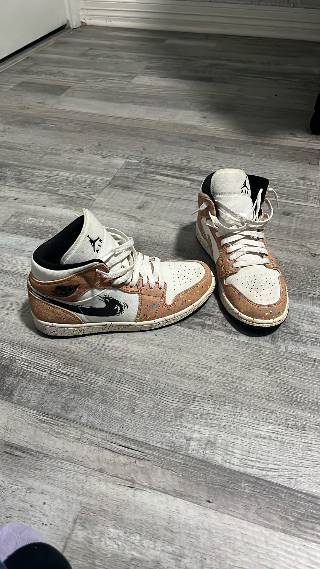 Air Jordan 1 Mid SE - Brushstroke Paint Splatter