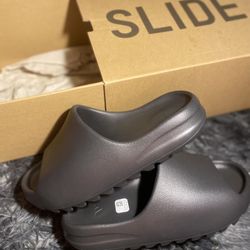 Yeezy Slide Dark Onyx