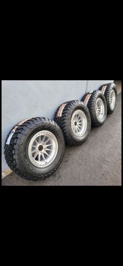 17" LOCK rims w/ 33" RT tires