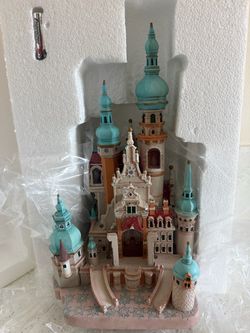 Disney Castle Collection Rapunzel Castle – Light-Up Figurine  #3 of 10