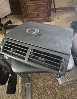 06-09 Ford Fusion dash storage