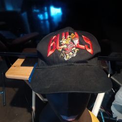 Vintage Chicago Bulls logo spell out Hot Shot Twill Snap Back 