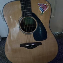 YAMAHA Acoustic Guitar With Case