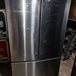 Ge French Door Refrigerator (Missing Handles