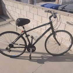 Giant 700c Cypress Hybrid Bike