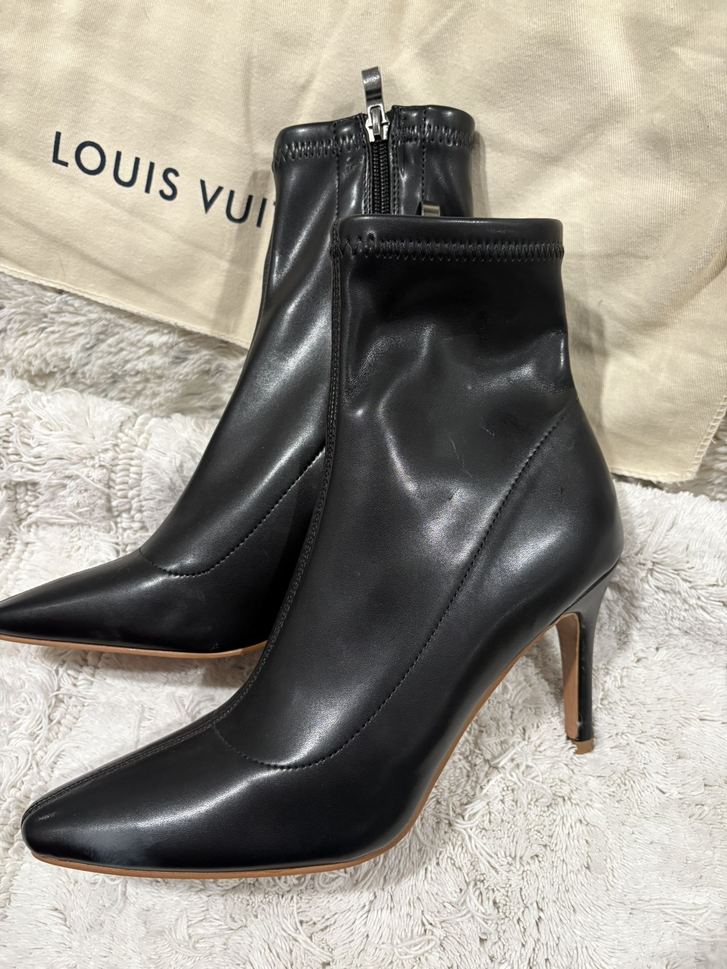 New black boots size 8