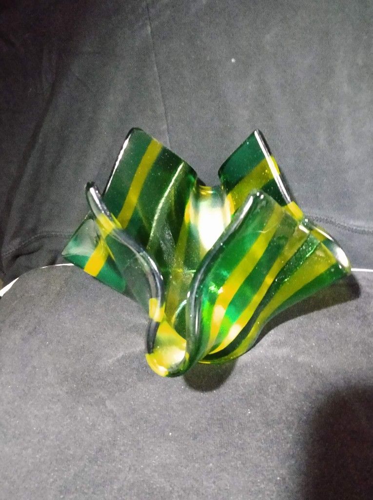 Vintage Yellow And Green Hankerchief Glass Bowl