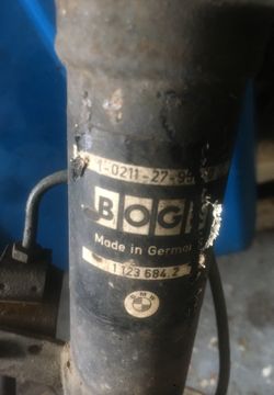 E21 factory front left and right suspension with brakes . 320i 2002i e10 e21