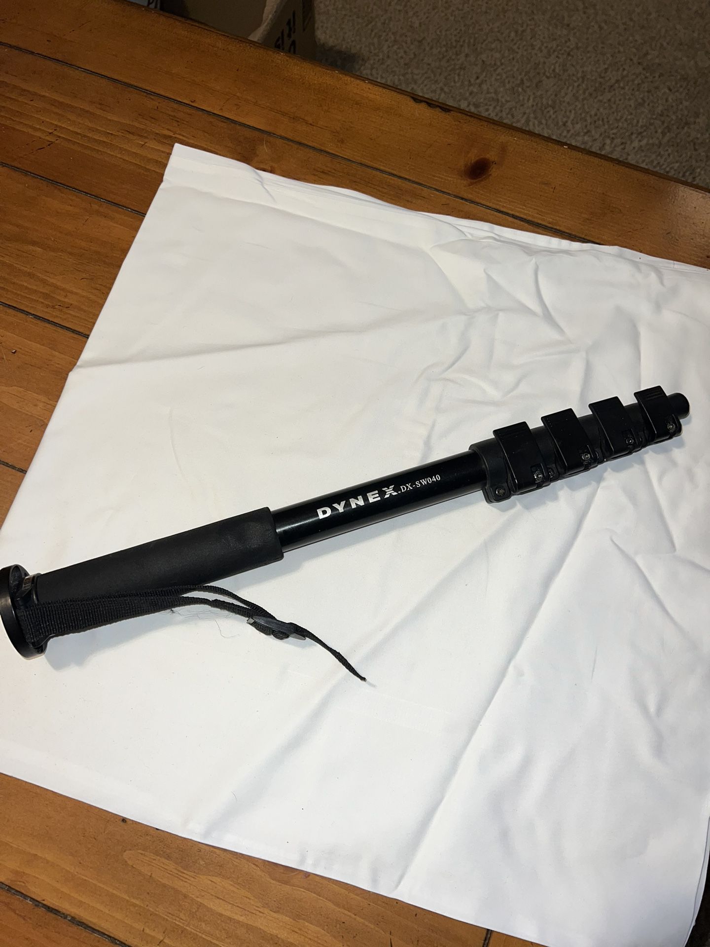 Dynex DX-SW040 5ft Camera Stand great condition