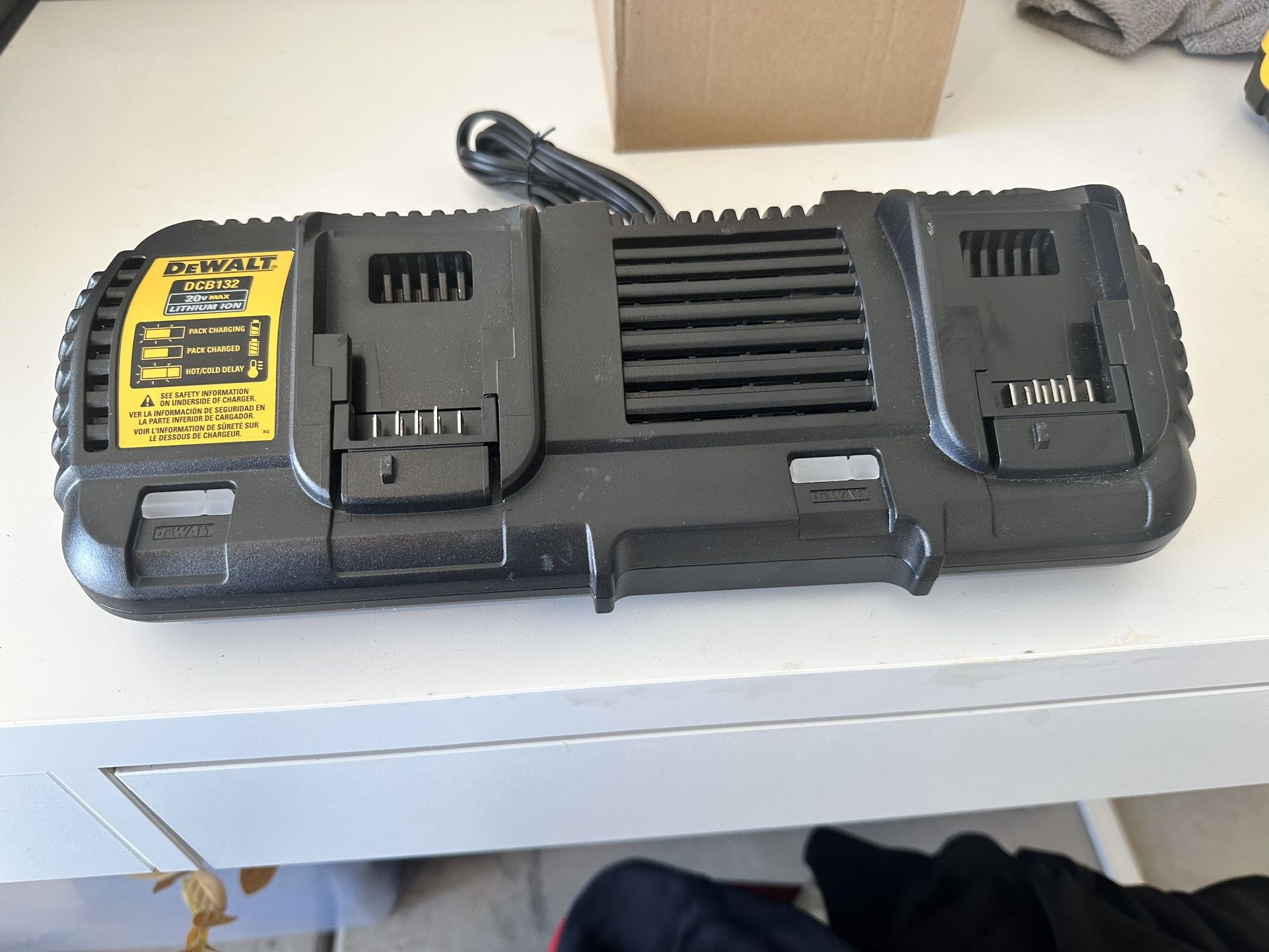 Dewalt 2 Charger DCB132