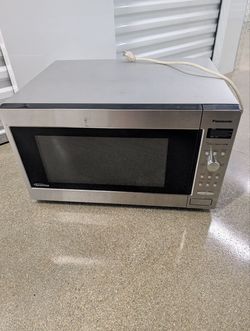 Panasonic 1250W Inverter Microwave – Works Great