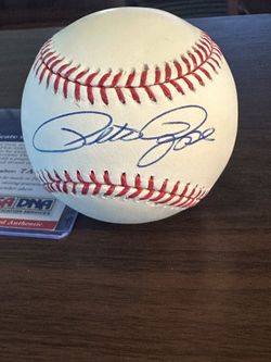 Signed Baseball of Pete Rose Certificate of Authenticity