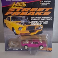 Johnny Lightning White Chase Street Freaks 63 Mustang 