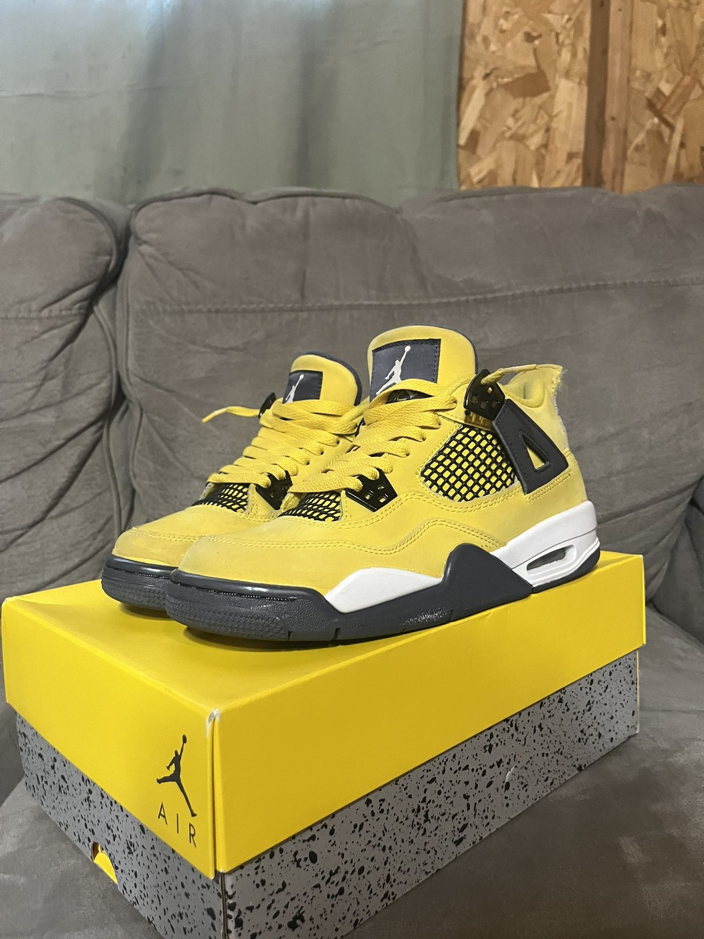Air Jordan 4 Retro Lightning 2021 GS 5.5