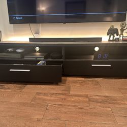 BLACK TV STAND UP 80 “