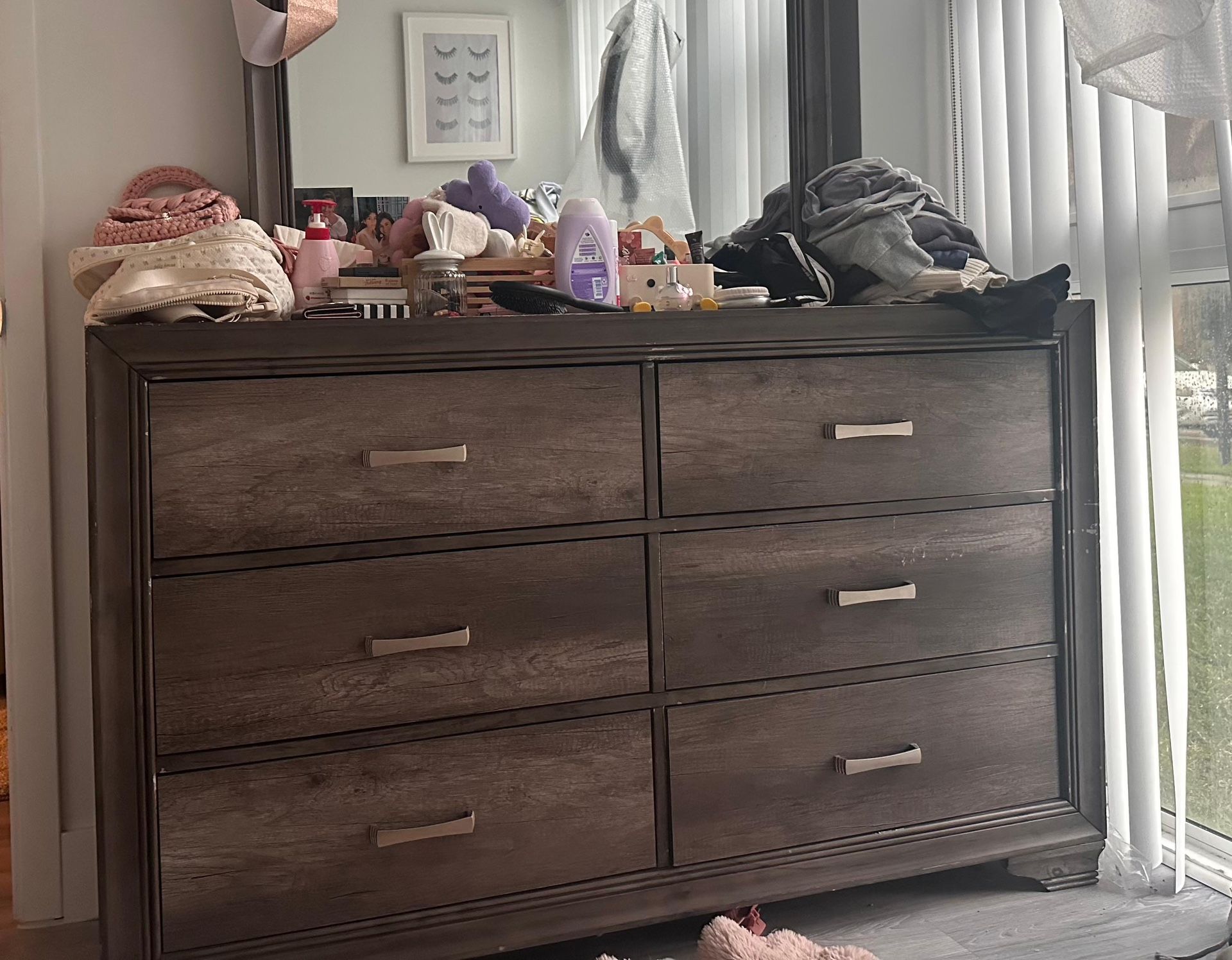 Dresser With Mirror