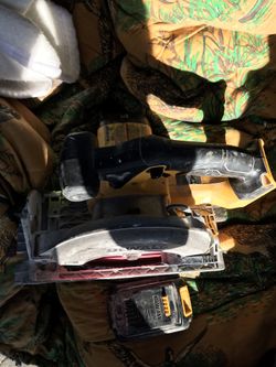 Dewalt skill saw and battery