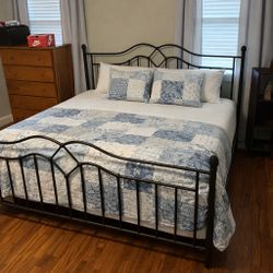 Metal bed frame