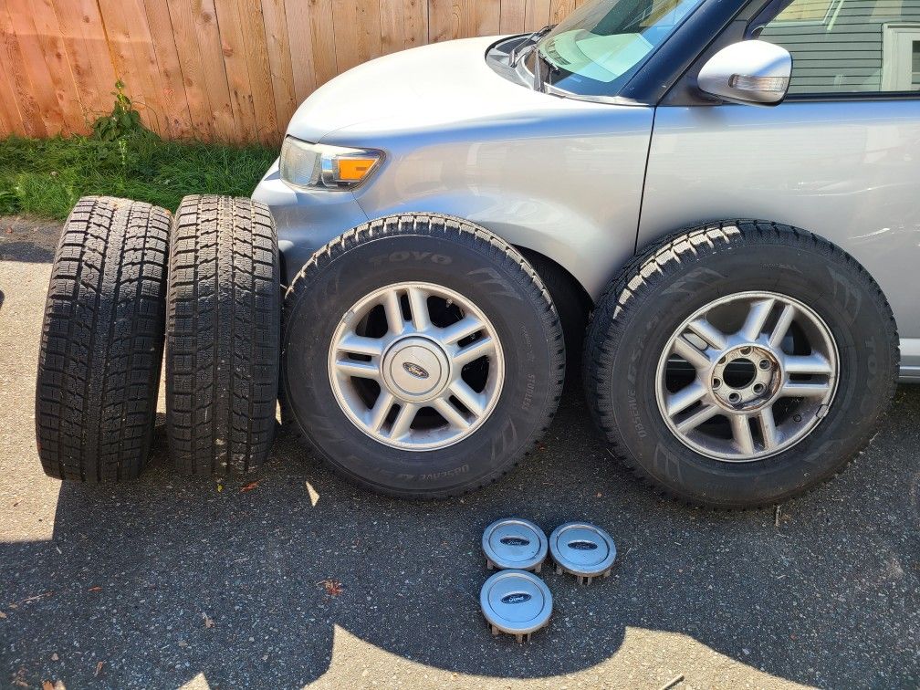 OEM Ford Expedition wheels & Toyo Observe GSi-5 studless snow tires 265/70R17