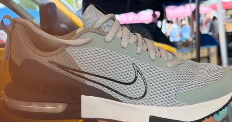 Nike man’s tennis shoe