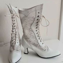Cottage Core Vintage Ivory and Leather Ankle Lace Up Boots Size 9.5