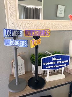 Street sign displays