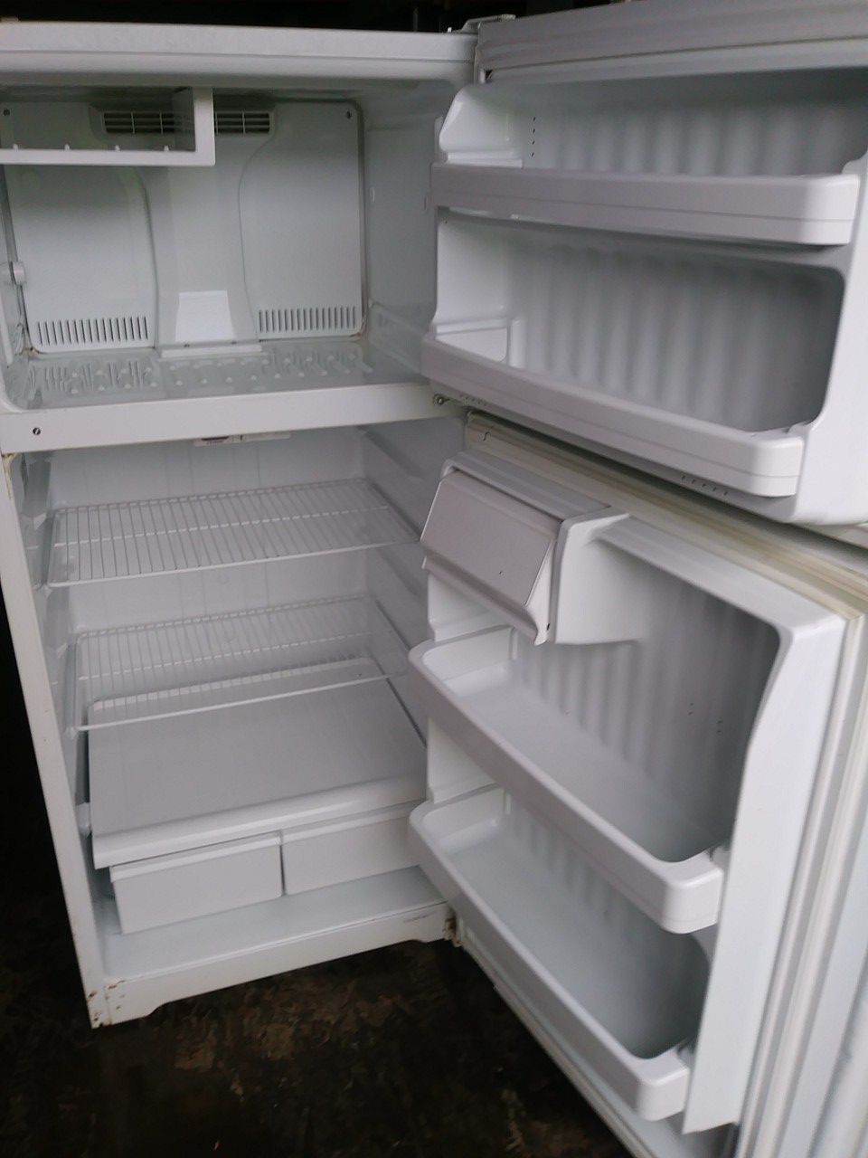 White refrigerator GE