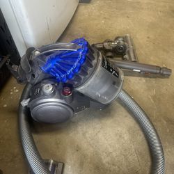 DYSON VACUUM 