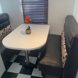 Kitchen Both Set. Comes With the Table And Both Booth Seats 
