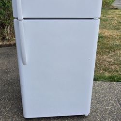 Frigidaire Fridge Size 30w 30d 66h) I Can Help You With Free Delivery Within 10 Miles Distance 