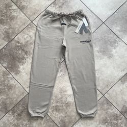 Fear of God Essentials Fleece Essential Sweatpant Desert Sand Size Small