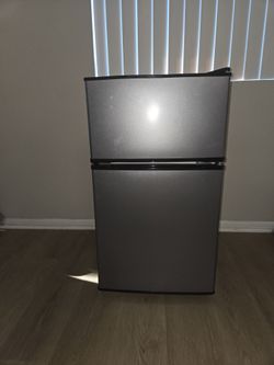 Mini fridge