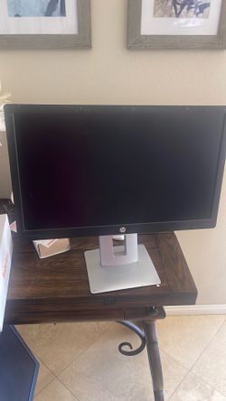 2 free HP monitors