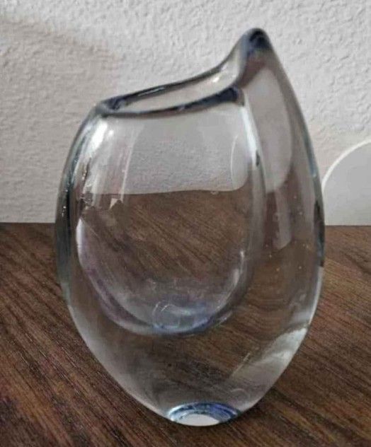 Vintage Strombergshyttan Shark tooth clear vase designed by Gunnar Nylund 1950s