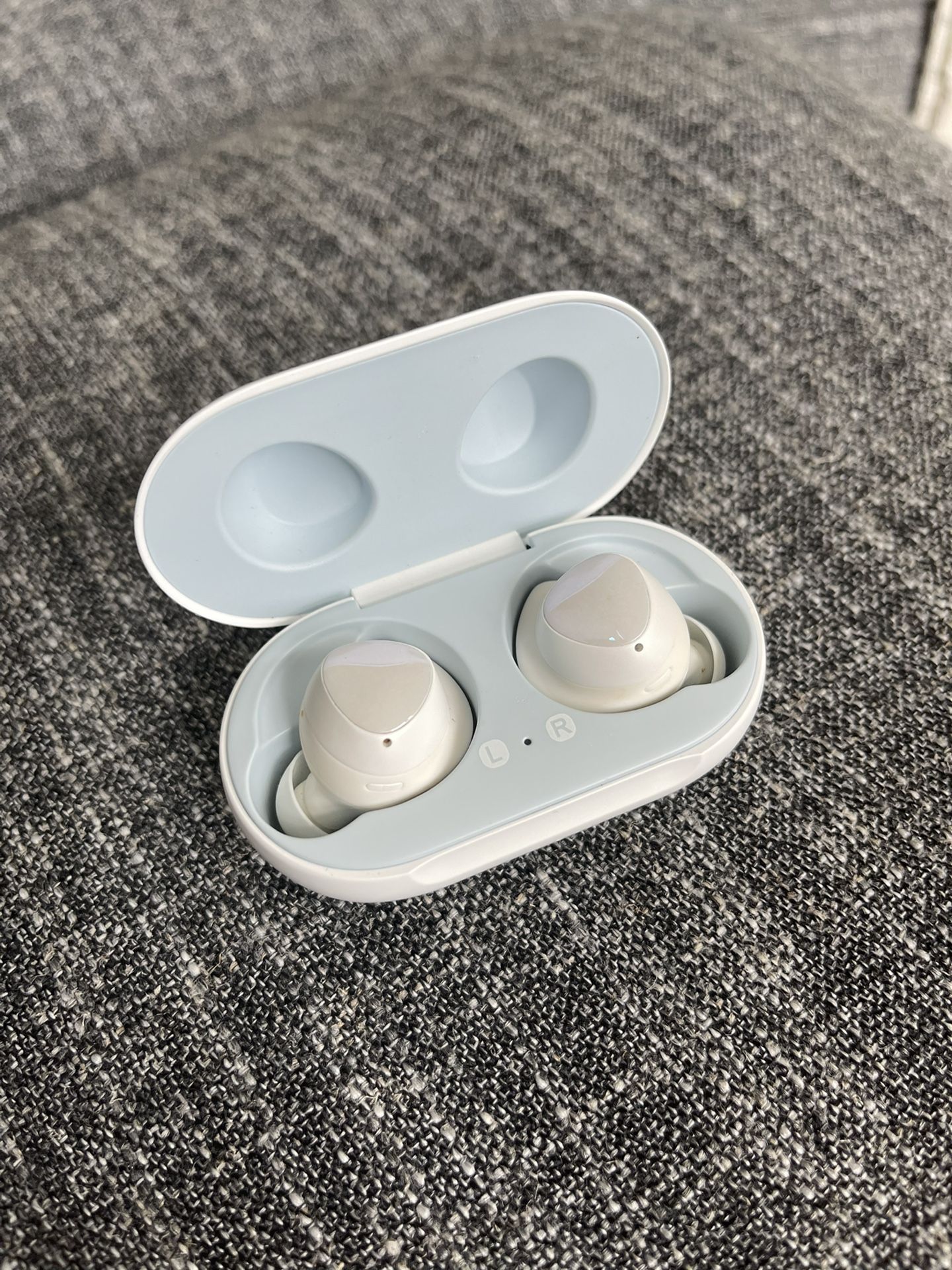 Samsung Galaxy Buds - Wireless Bluetooth Earbuds