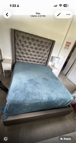 Queen bed frame / Sofia Vergara